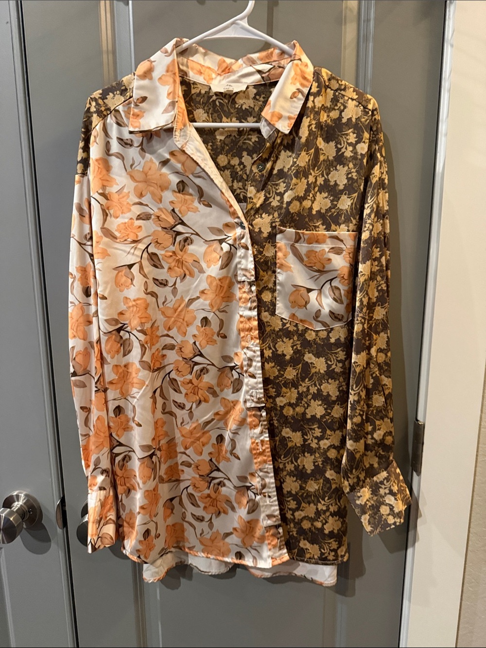 entro Two-Tone Floral Button-Up Blouse in White and Brown with Peach Flowers
